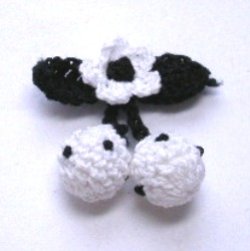 画像1: 黒の編みさくらんぼ（２個）